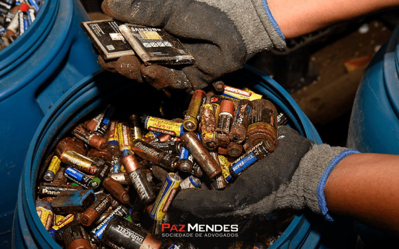 O Controle de Pilhas e Baterias: Guia de Regulamentação e Normas no Brasil Controle de pilhas e baterias